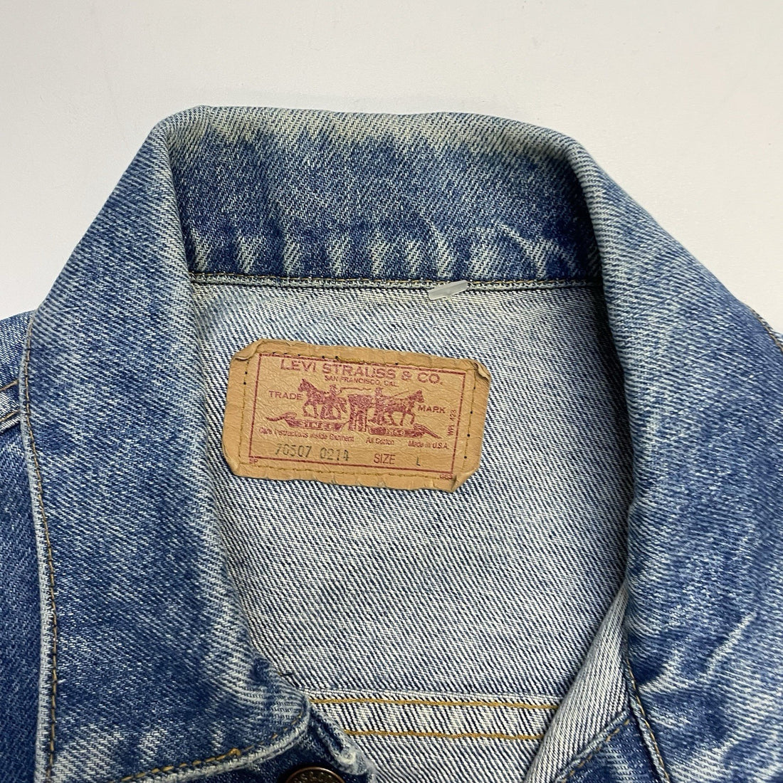 Vintage Levi's Denim Trucker Jacket Size Large 70507 0214