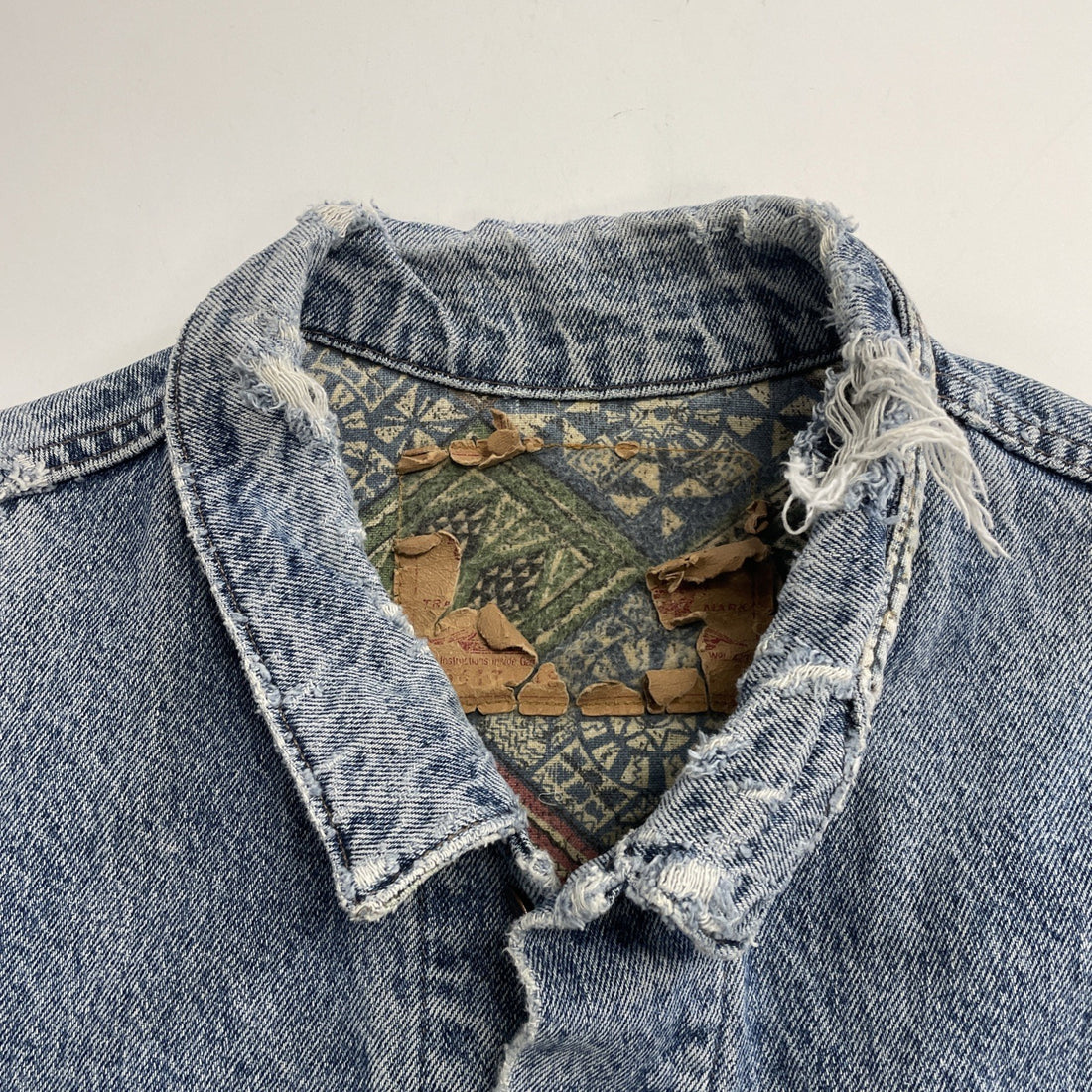 Vintage Levi's Denim Trucker Jacket Size Large Western Aztec Lined Distressed