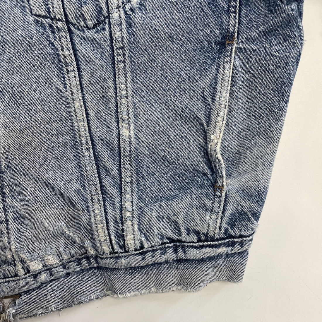 Vintage Levi's Denim Trucker Jacket Size Large Western Aztec Lined Distressed