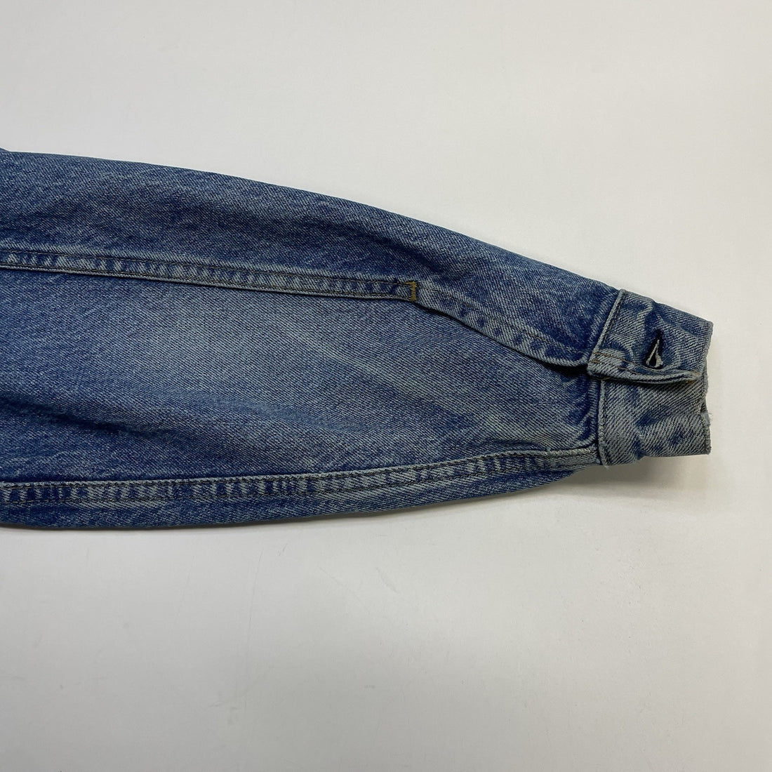 Vintage Levi's Denim Trucker Jacket Size Large 70507 0214