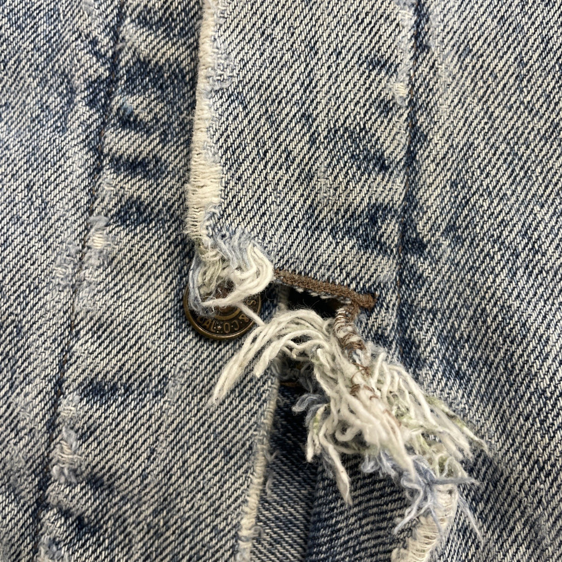 Vintage Levi's Denim Trucker Jacket Size Large Western Aztec Lined Distressed