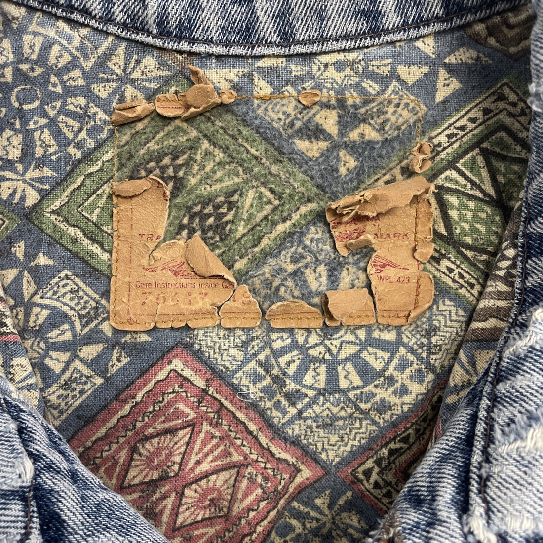 Vintage Levi's Denim Trucker Jacket Size Large Western Aztec Lined Distressed
